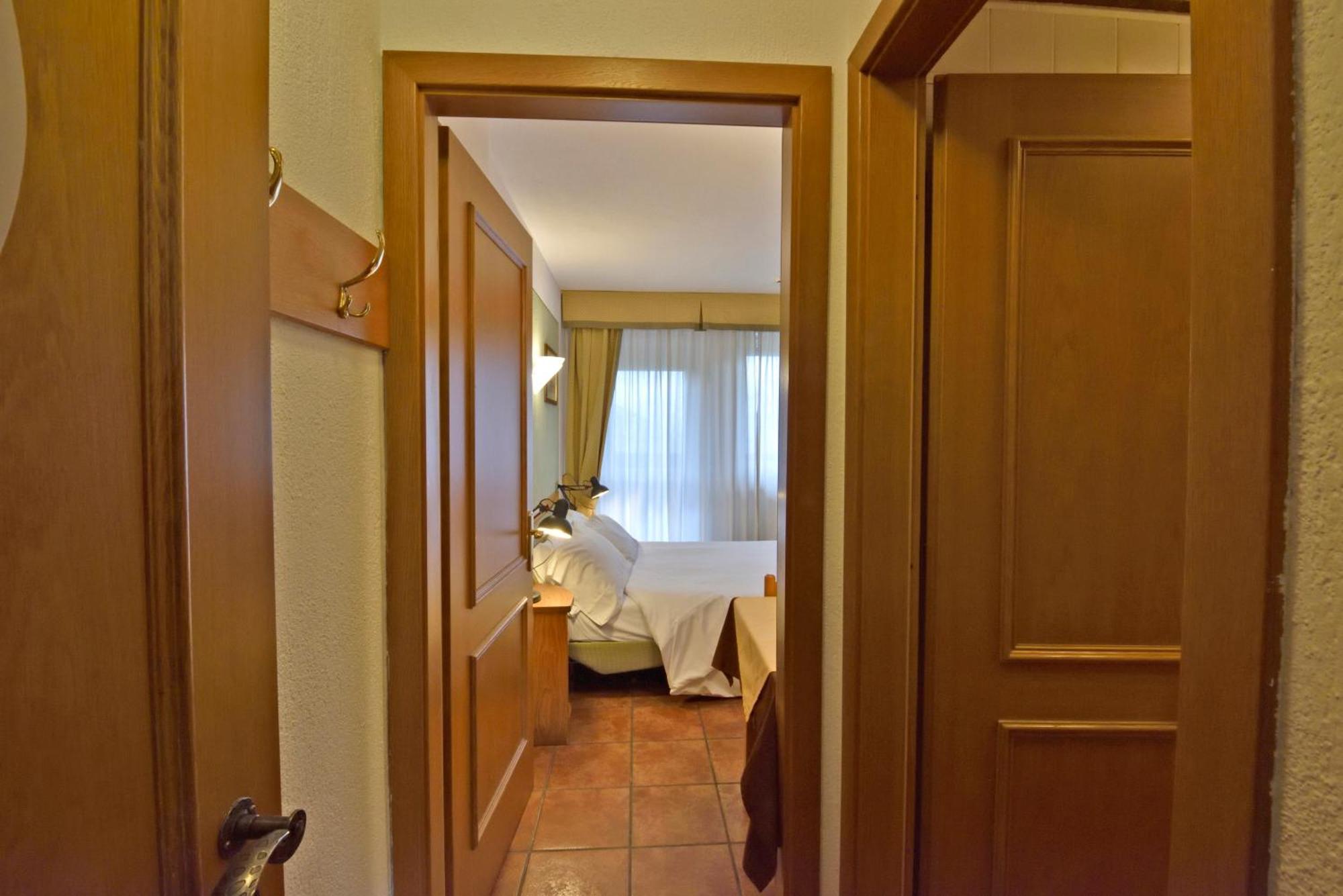 La Roche Hotel Appartments Aosta Bagian luar foto