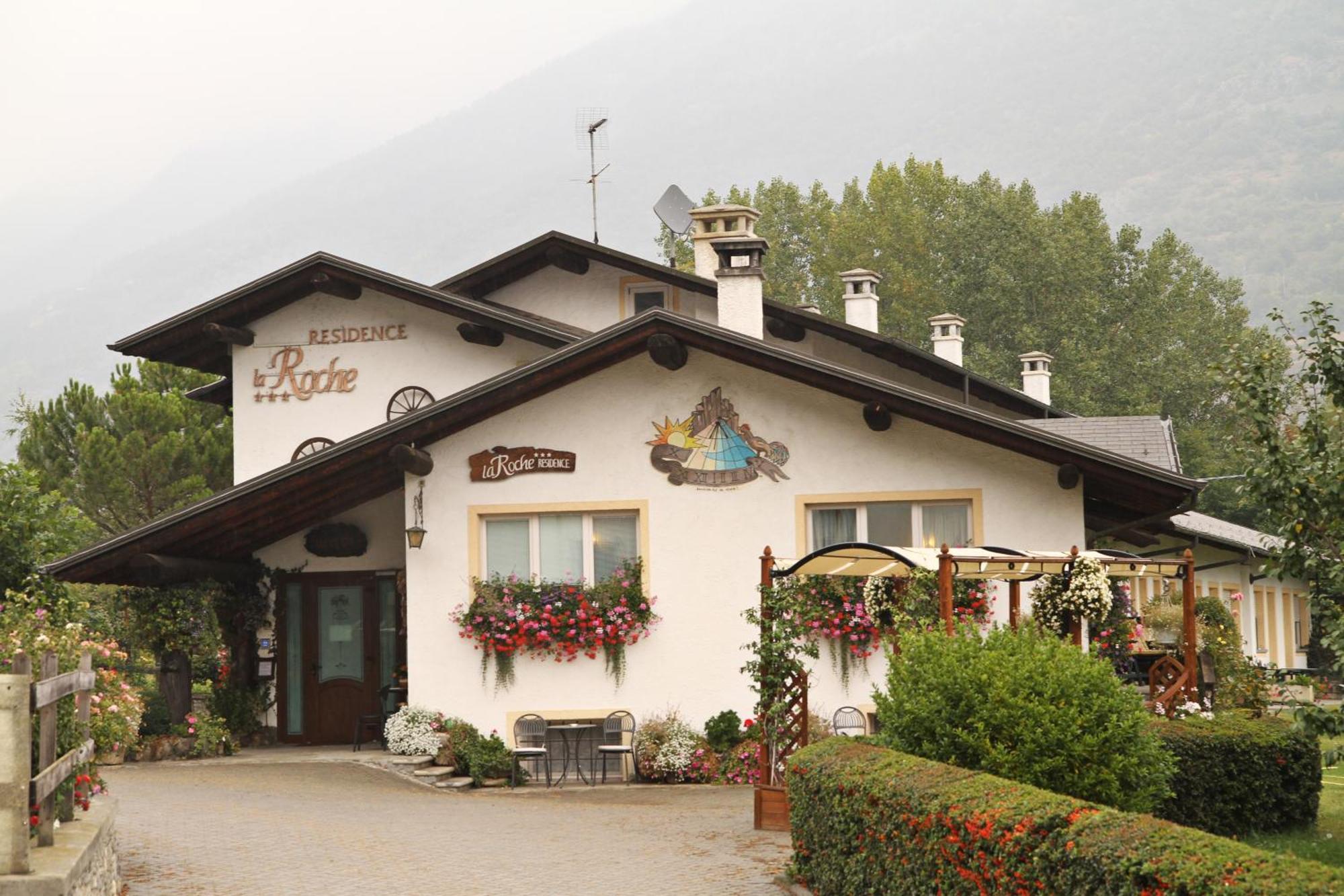 La Roche Hotel Appartments Aosta Bagian luar foto
