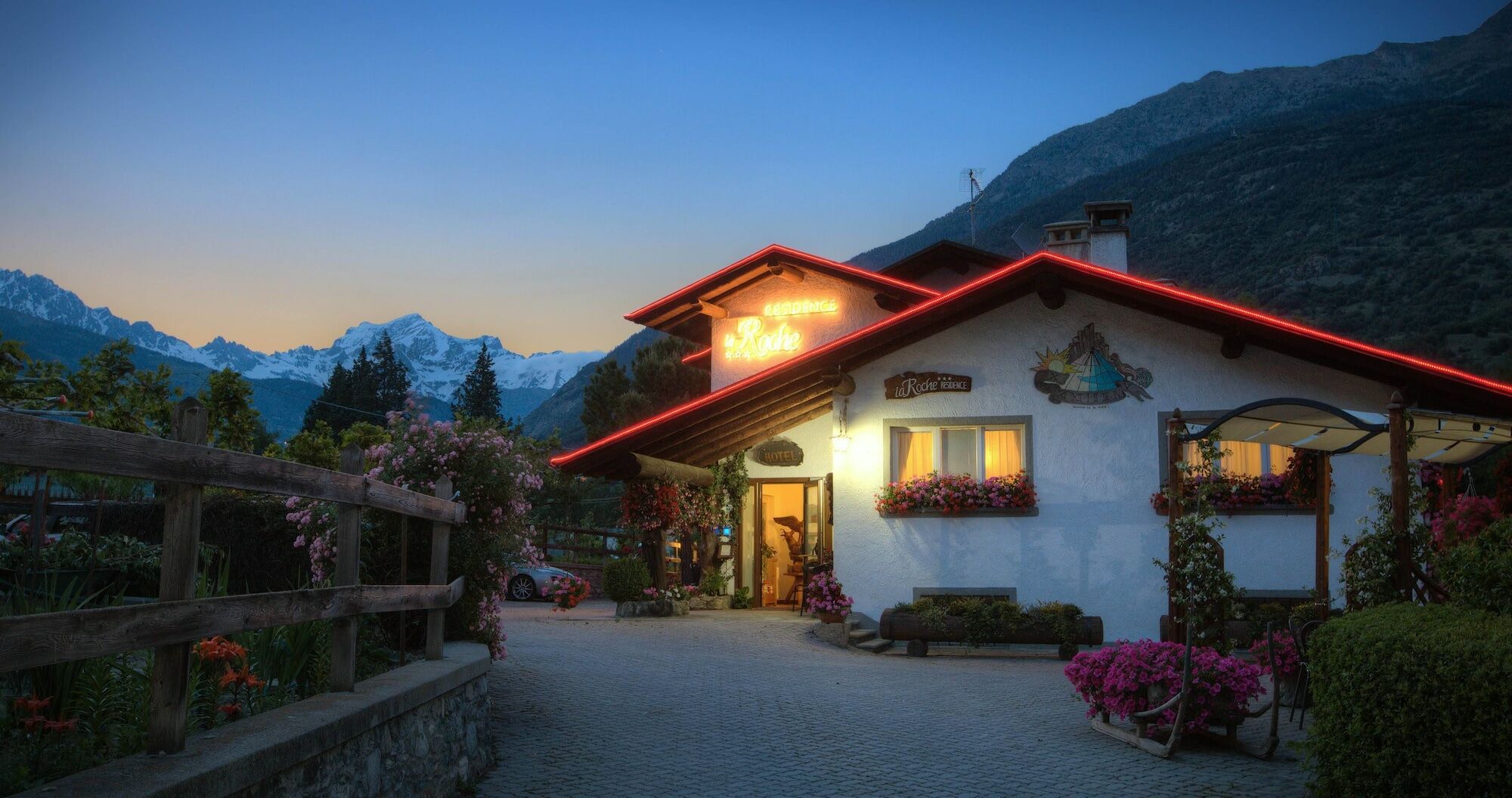 La Roche Hotel Appartments Aosta Bagian luar foto